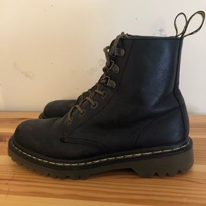 DR. MARTENS Classic Black Combat Boot